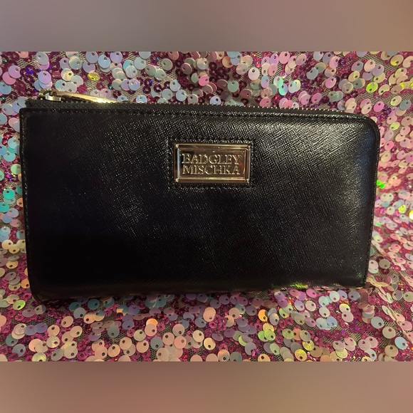 Badgley Mischa Saffiano Wallet - Picture 9 of 9